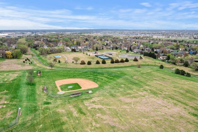 1107 Prairie Court S, Shakopee, MN 55379