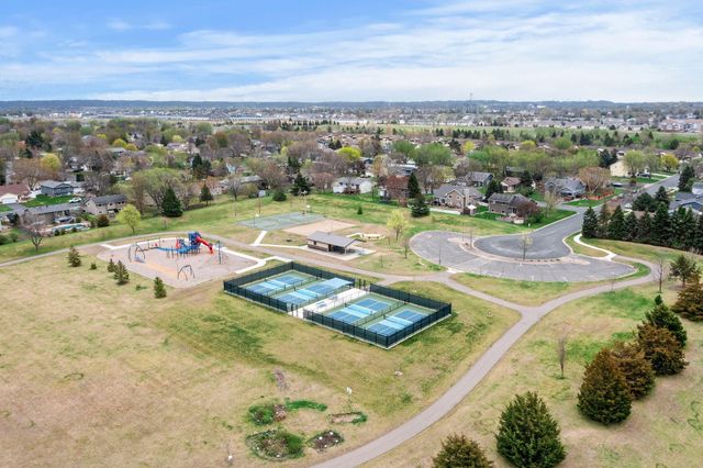 1107 Prairie Court S, Shakopee, MN 55379