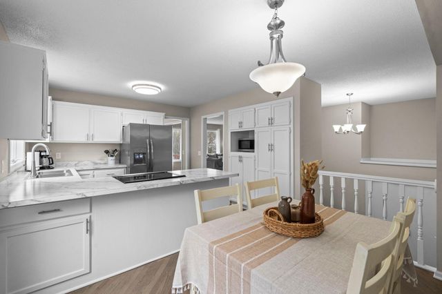 1107 Prairie Court S, Shakopee, MN 55379