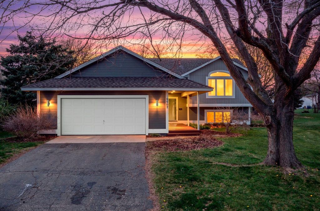 1107 Prairie Court S, Shakopee, MN 55379