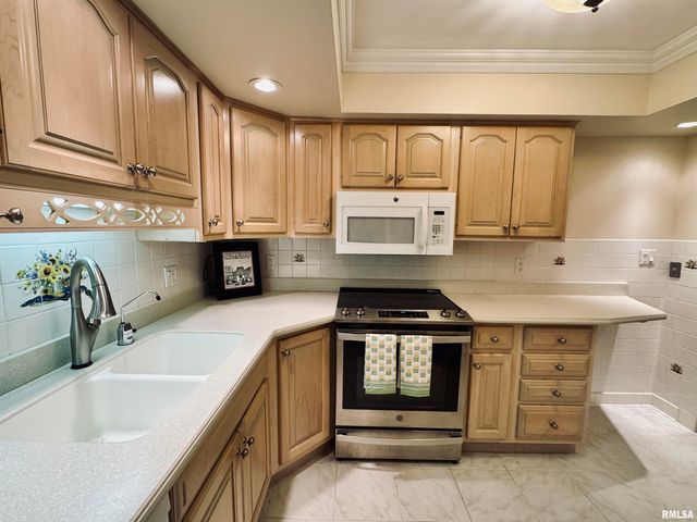 125 E Glen Ave Apt 119B, Peoria, IL 61614