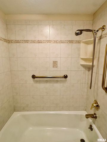 125 E Glen Ave Apt 119B, Peoria, IL 61614