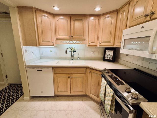 125 E Glen Ave Apt 119B, Peoria, IL 61614