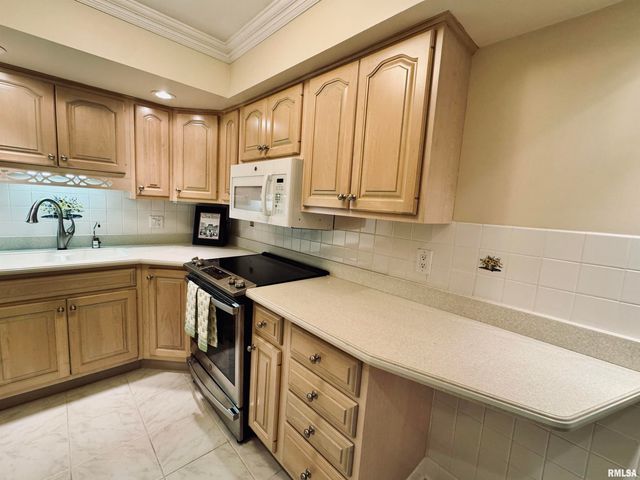 125 E Glen Ave Apt 119B, Peoria, IL 61614