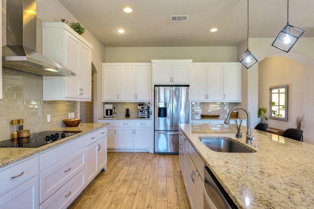 100 Noble Log GRV, Liberty Hill, TX 78642