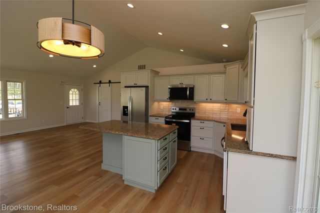 2141 Hunter Drive, Mayfield Township, MI 48446