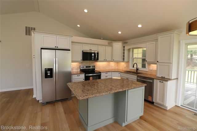 2141 Hunter Drive, Mayfield Township, MI 48446