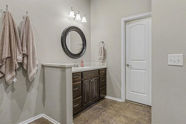18516 Mesa Road, Edmond, OK 73012