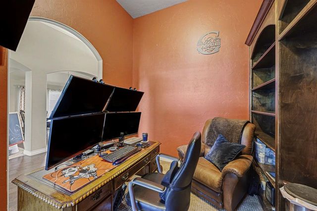 18516 Mesa Road, Edmond, OK 73012