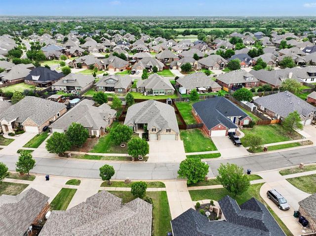 18516 Mesa Road, Edmond, OK 73012