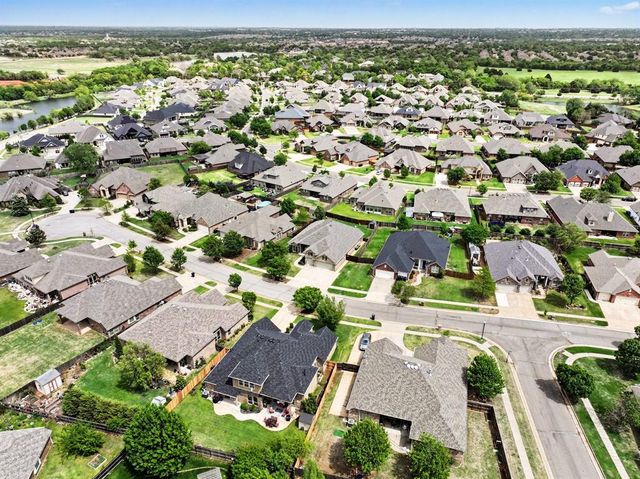 18516 Mesa Road, Edmond, OK 73012