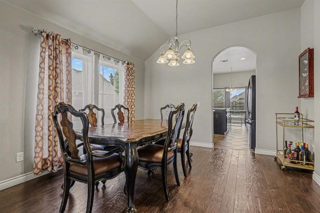 18516 Mesa Road, Edmond, OK 73012