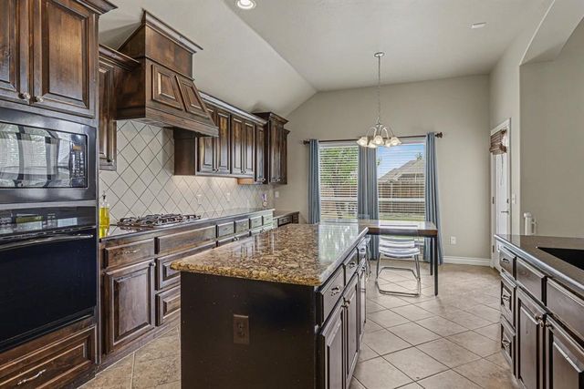 18516 Mesa Road, Edmond, OK 73012
