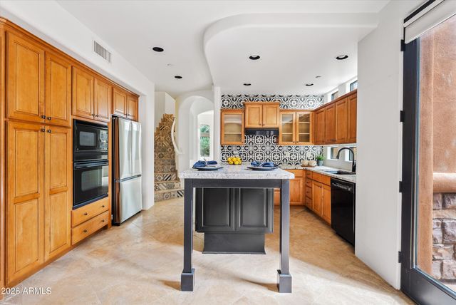 7199 E RIDGEVIEW Place 112, Carefree, AZ 85377