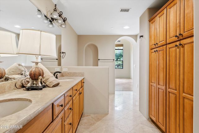 7199 E RIDGEVIEW Place 112, Carefree, AZ 85377