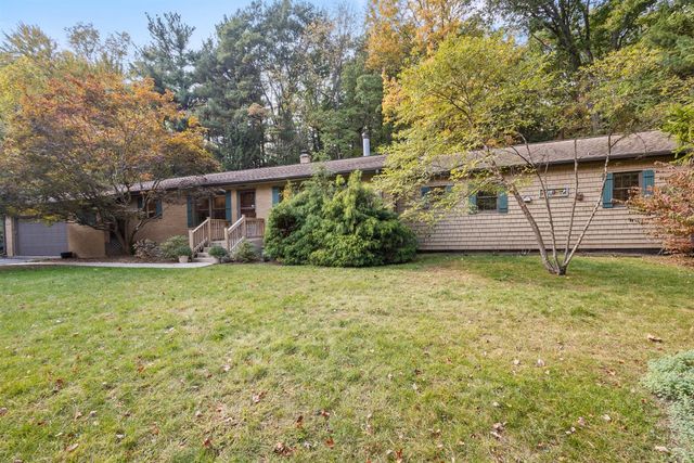 12370 Dunes Road, Sawyer, MI 49125