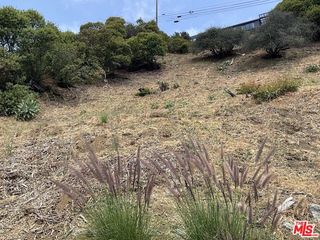 2734 La Cuesta Drive, Los Angeles, CA 90046