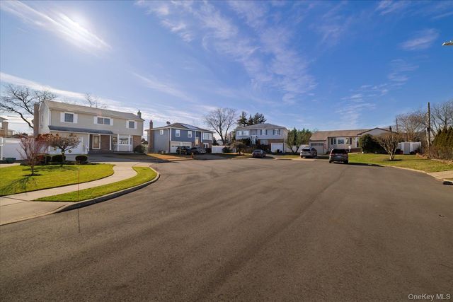 8 Patricia Court, Bethpage, NY 11714