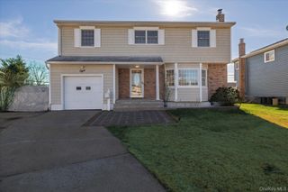 8 Patricia Court, Bethpage, NY 11714