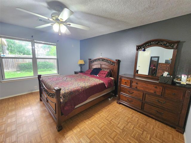 15006 Sugarhollow Drive, Sugar Land, TX 77498
