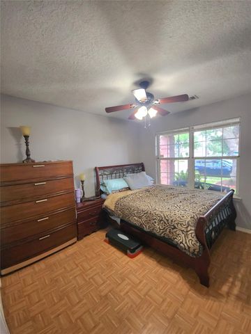 15006 Sugarhollow Drive, Sugar Land, TX 77498