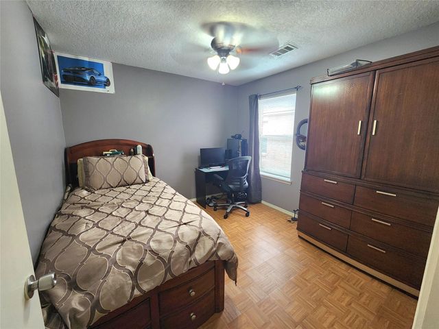 15006 Sugarhollow Drive, Sugar Land, TX 77498