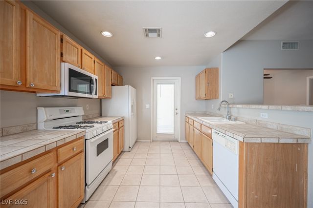 10211 Red Pueblo Place 103, Las Vegas, NV 89144