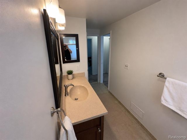 3757 Oxley Drive, Troy, MI 48083