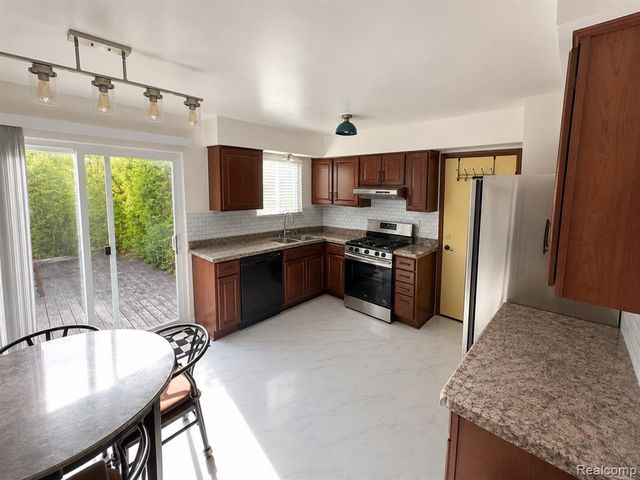 3757 Oxley Drive, Troy, MI 48083