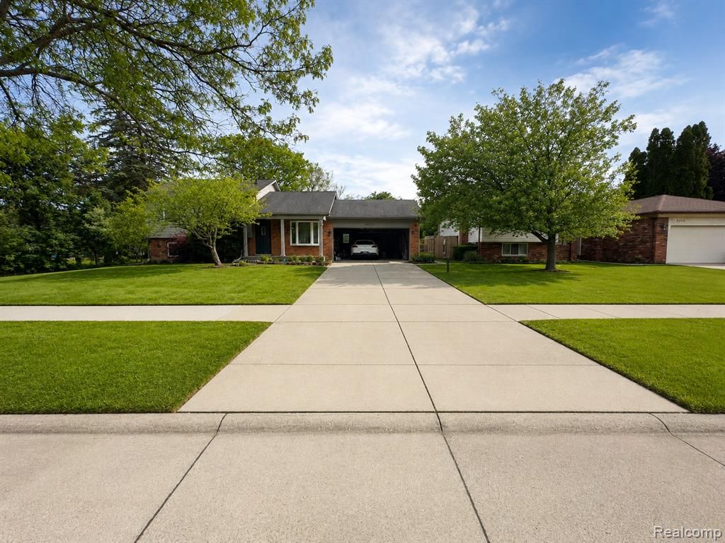 3757 Oxley Drive, Troy, MI 48083