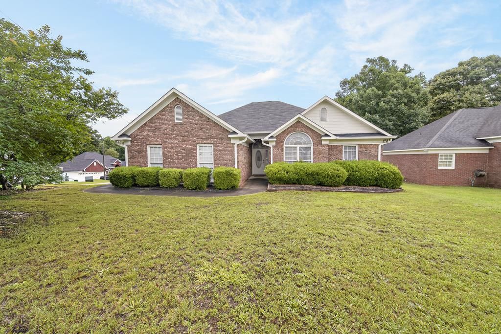 5018 Briarwood Court, Phenix City, AL 36867