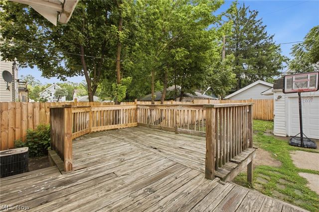 10113 Loretta Avenue, Cleveland, OH 44111