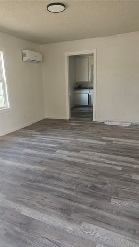 7956 Hull Avenue, Dallas, TX 75216