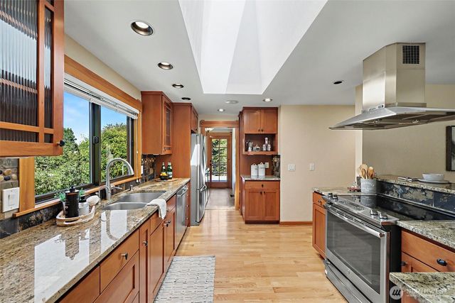 20106 Marine View Drive SW, Normandy Park, WA 98166