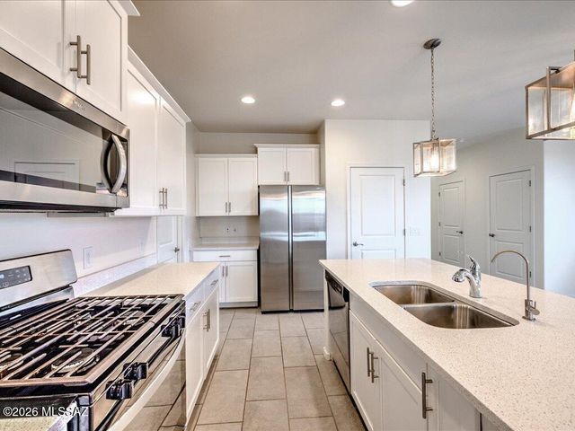 11328 S Weismann Drive, Vail, AZ 85641