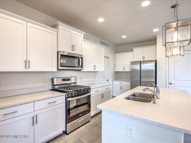 11328 S Weismann Drive, Vail, AZ 85641