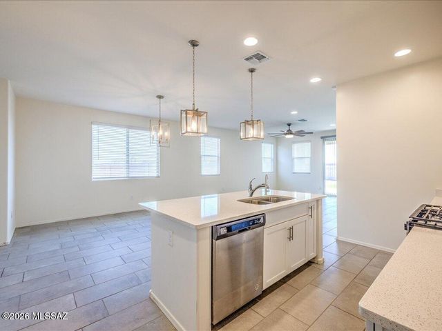 11328 S Weismann Drive, Vail, AZ 85641