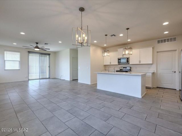 11328 S Weismann Drive, Vail, AZ 85641