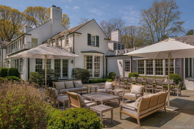 530 Chicken Valley Road, Locust Valley, NY 11560
