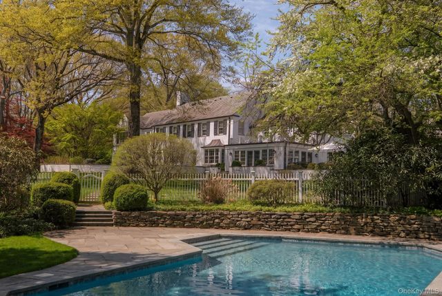530 Chicken Valley Road, Locust Valley, NY 11560
