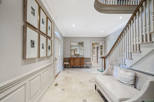 530 Chicken Valley Road, Locust Valley, NY 11560