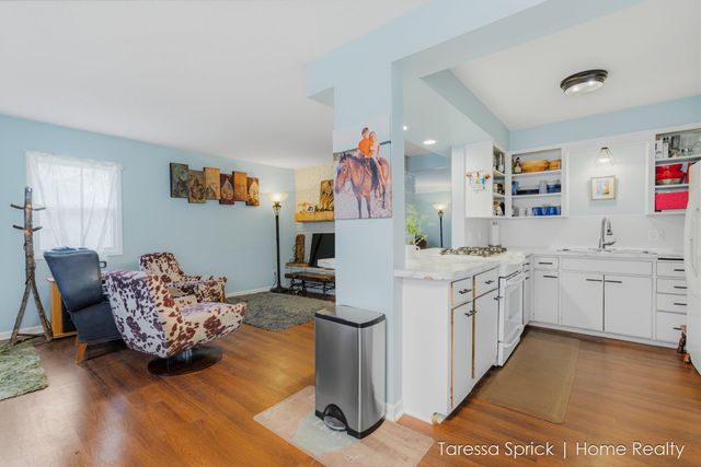 112 Cambridge Avenue, Holland, MI 49423