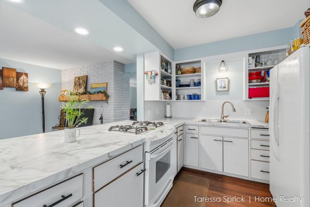 112 Cambridge Avenue, Holland, MI 49423