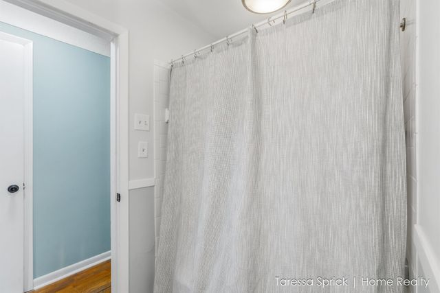 112 Cambridge Avenue, Holland, MI 49423