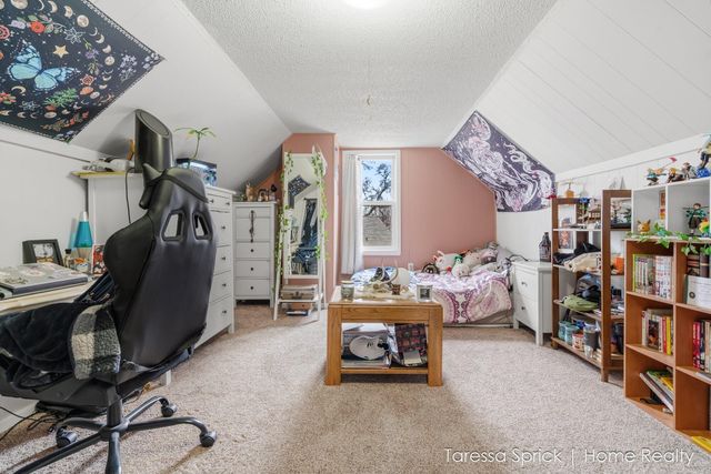 112 Cambridge Avenue, Holland, MI 49423