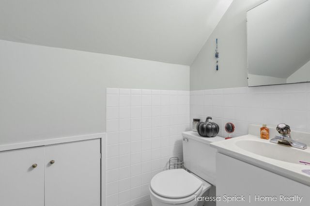 112 Cambridge Avenue, Holland, MI 49423