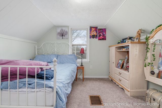 112 Cambridge Avenue, Holland, MI 49423