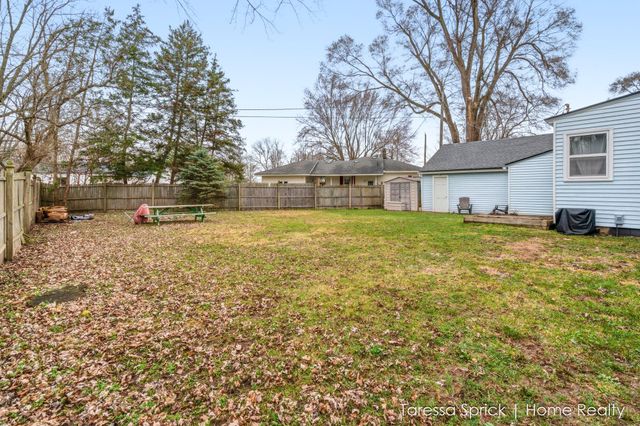 112 Cambridge Avenue, Holland, MI 49423