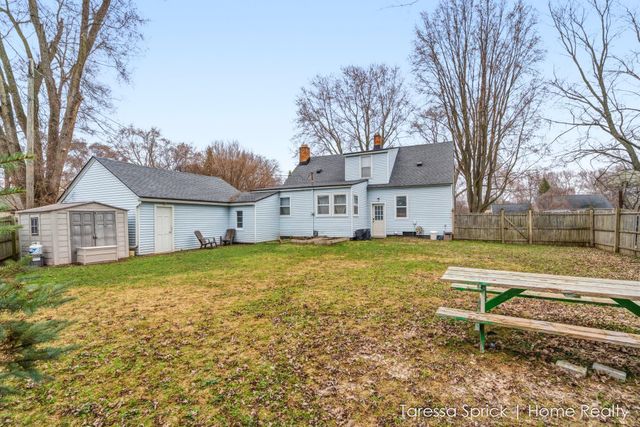 112 Cambridge Avenue, Holland, MI 49423