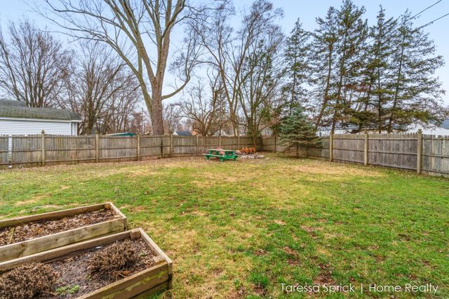 112 Cambridge Avenue, Holland, MI 49423